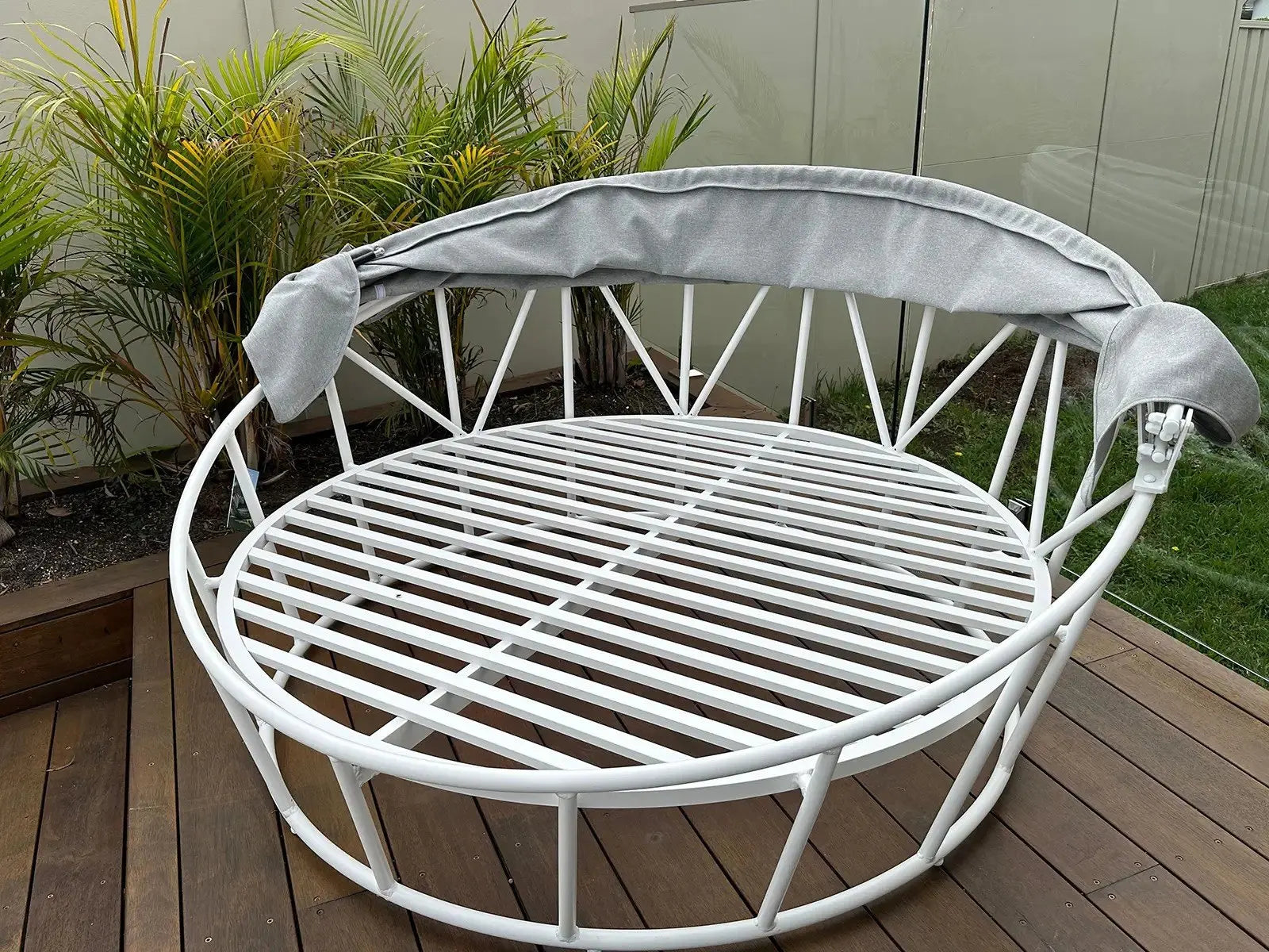 Custom Outdoor Furniture Round Daybed Sun Lounger Aluminium Alfresco Outdoor Living