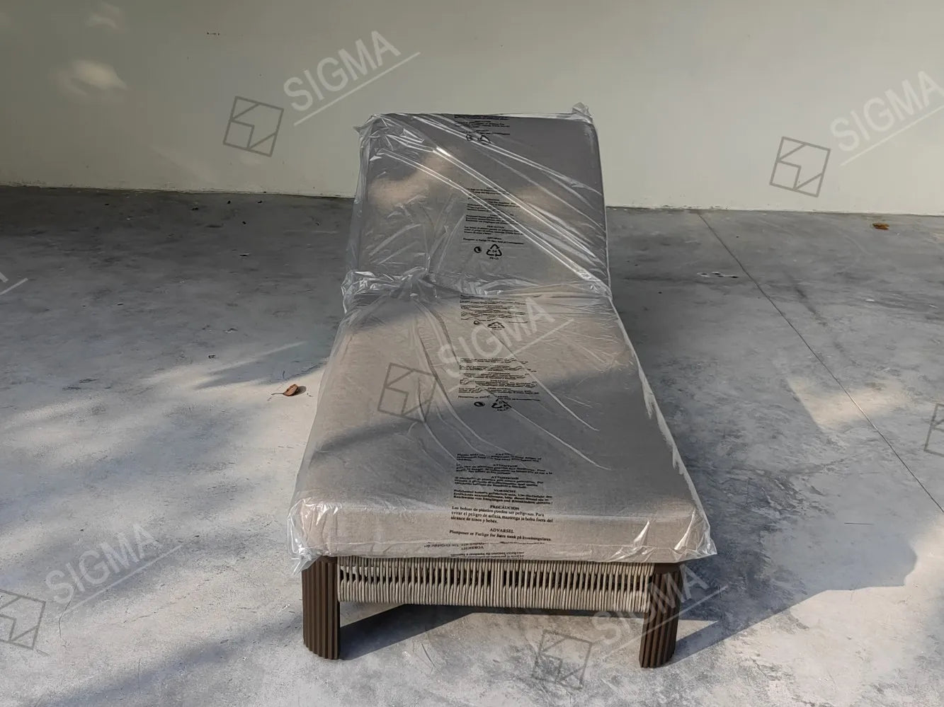 Custom Outdoor Sun Lounger Aluminum Powder Coated Modern Handcrafted Alfresco Outdoor Living